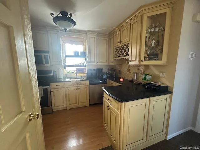 40 South Bayles Avenue, North Hempstead, NY, 1 Bedroom Bedrooms, 3 Rooms Rooms,1 BathroomBathrooms,Residential Lease,For Rent,South Bayles,0,1024984 40 South Bayles Avenue, North Hempstead, NY, 1 Bedroom Bedrooms, 3 Rooms Rooms,1 BathroomBathrooms,Residential Lease,For Rent,South Bayles,0,1024984