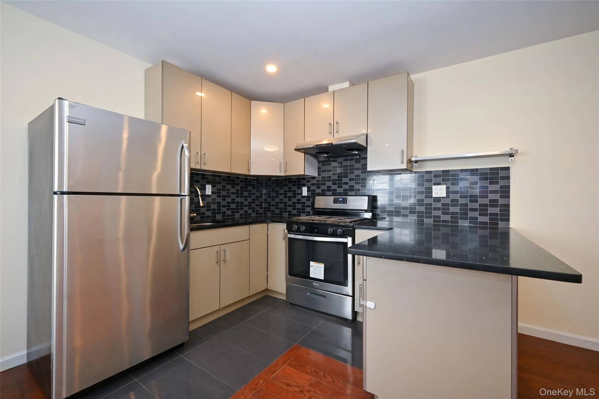 137-10 64th Road, New York, NY, 3 Bedrooms Bedrooms, 9 Rooms Rooms,2 BathroomsBathrooms,Residential,For Rent,64th,0,1024996 137-10 64th Road, New York, NY, 3 Bedrooms Bedrooms, 9 Rooms Rooms,2 BathroomsBathrooms,Residential,For Rent,64th,0,1024996