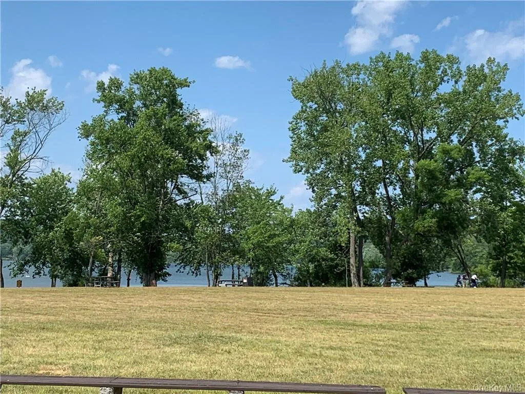 Rockland lake, walk, bike, picnic, end enjoy! Rockland lake, walk, bike, picnic, end enjoy!