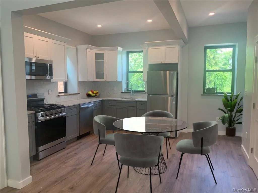 NEW KITCHEN virtually staged! NEW KITCHEN virtually staged!