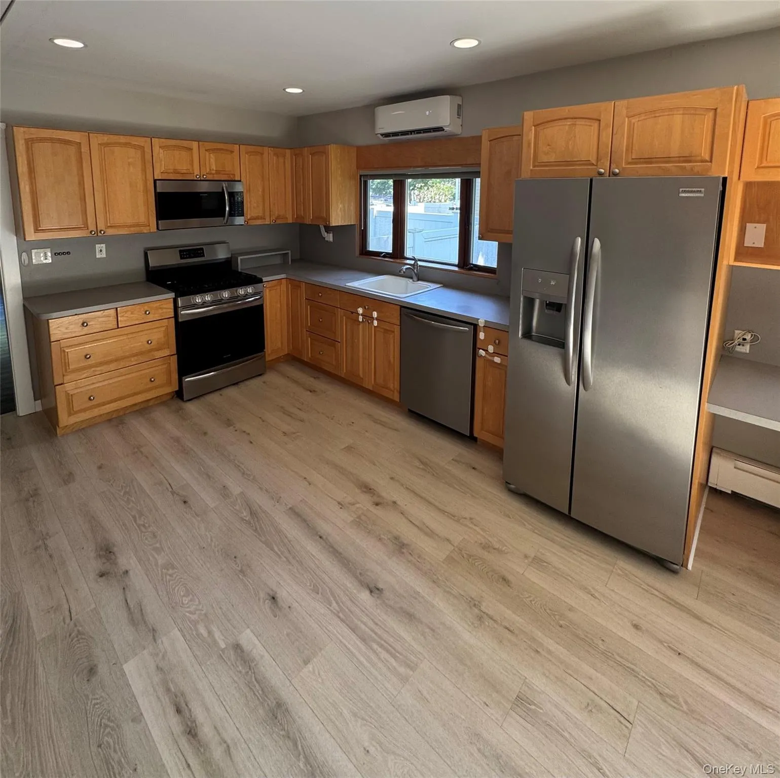62 Willett Avenue, Islip, NY, 2 Bedrooms Bedrooms, 4 Rooms Rooms,1 BathroomBathrooms,Residential,For Rent,Willett,0,1025003 62 Willett Avenue, Islip, NY, 2 Bedrooms Bedrooms, 4 Rooms Rooms,1 BathroomBathrooms,Residential,For Rent,Willett,0,1025003