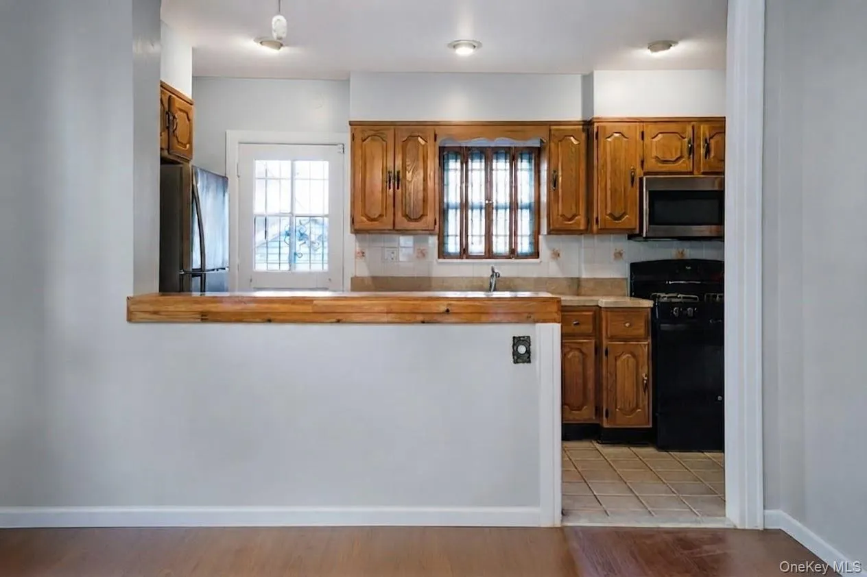 4317 249th Street, New York, NY, 3 Bedrooms Bedrooms, 6 Rooms Rooms,1 BathroomBathrooms,Residential Lease,For Rent,249th,0,1025006 4317 249th Street, New York, NY, 3 Bedrooms Bedrooms, 6 Rooms Rooms,1 BathroomBathrooms,Residential Lease,For Rent,249th,0,1025006