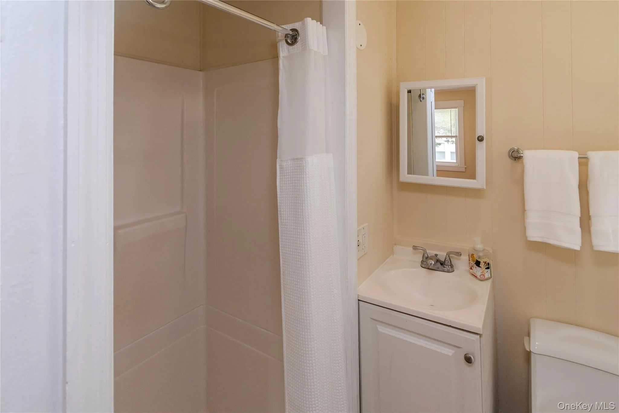 Studio full bath Studio full bath