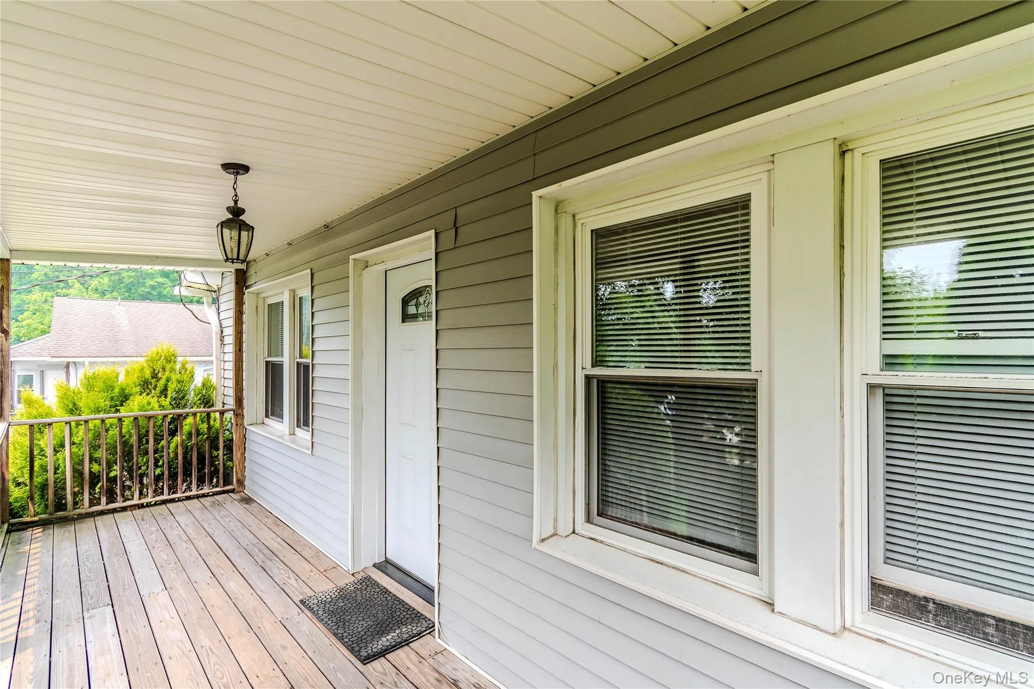 View of entrance to the studio for guests, extended family, a home office, or other possible uses. View of entrance to the studio for guests, extended family, a home office, or other possible uses.