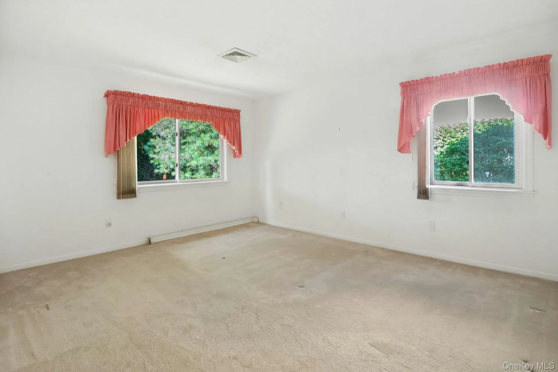 With double exposure windows, allowing as much light as desired,windows facing side & rear yards. With double exposure windows, allowing as much light as desired,windows facing side & rear yards.