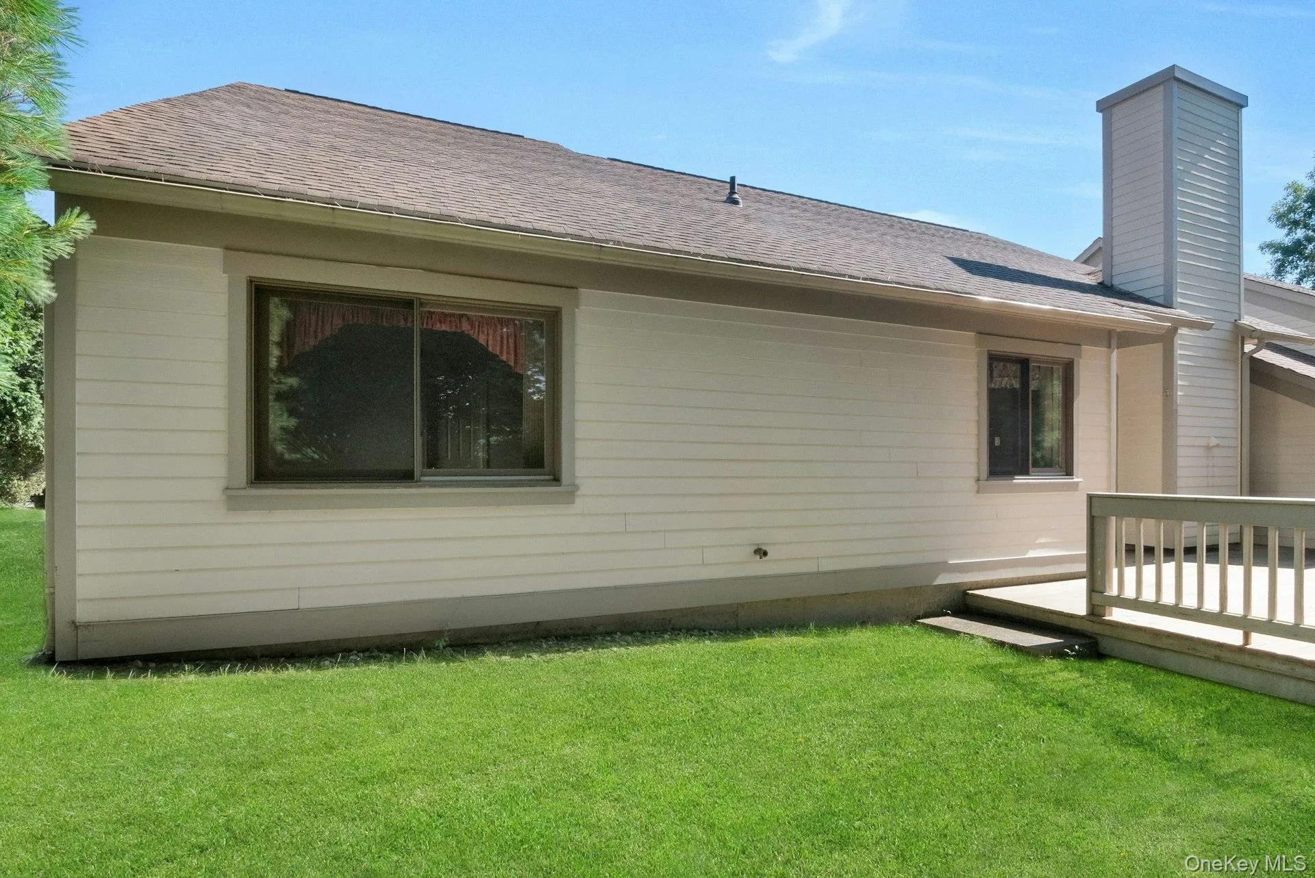Very convenient access to the deck area and yard either from the side of the home or the deck! Very convenient access to the deck area and yard either from the side of the home or the deck!