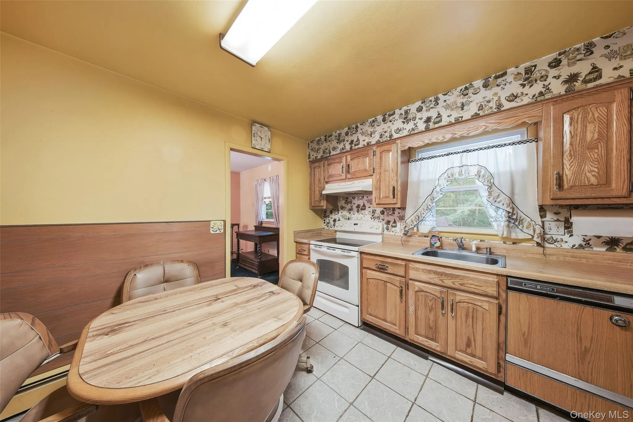 84 Railroad Avenue, Fallsburg, NY, 3 Bedrooms Bedrooms, 5 Rooms Rooms,1 BathroomBathrooms,Residential,For Rent,Railroad,0,1025011 84 Railroad Avenue, Fallsburg, NY, 3 Bedrooms Bedrooms, 5 Rooms Rooms,1 BathroomBathrooms,Residential,For Rent,Railroad,0,1025011