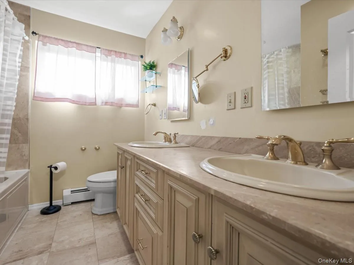 234 Townline Road, Smithtown, NY, 4 Bedrooms Bedrooms, 7 Rooms Rooms,2 BathroomsBathrooms,Residential,For Rent,Townline,0,1025016 234 Townline Road, Smithtown, NY, 4 Bedrooms Bedrooms, 7 Rooms Rooms,2 BathroomsBathrooms,Residential,For Rent,Townline,0,1025016