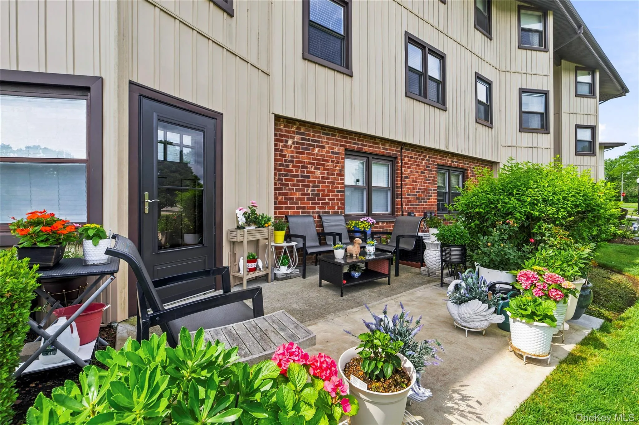 So convenient leave the door open to extend your living space and enjoy the great outdoors. So convenient leave the door open to extend your living space and enjoy the great outdoors.