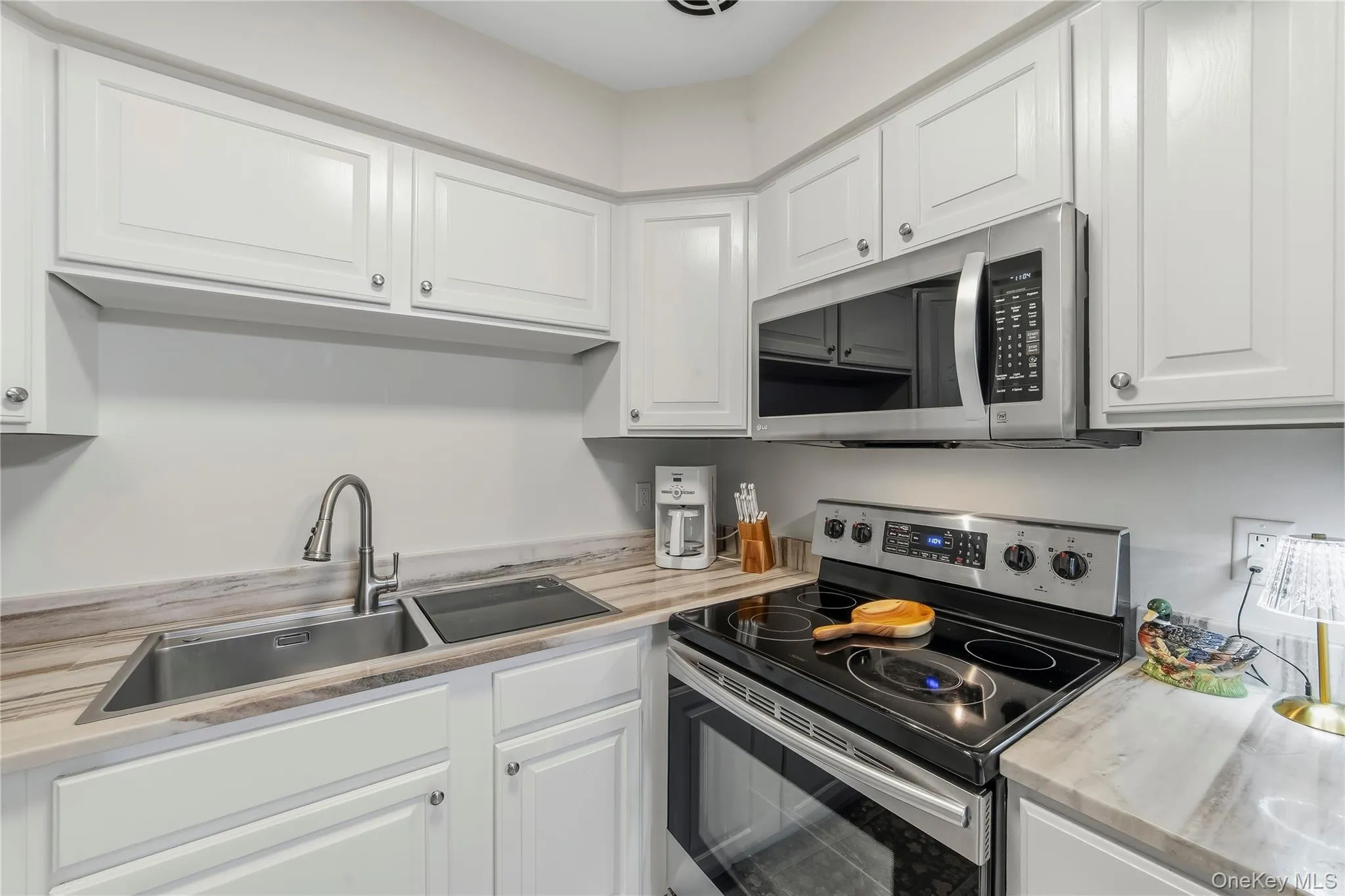 Counter top is designer granite to match the luxury floor coloring. Counter top is designer granite to match the luxury floor coloring.