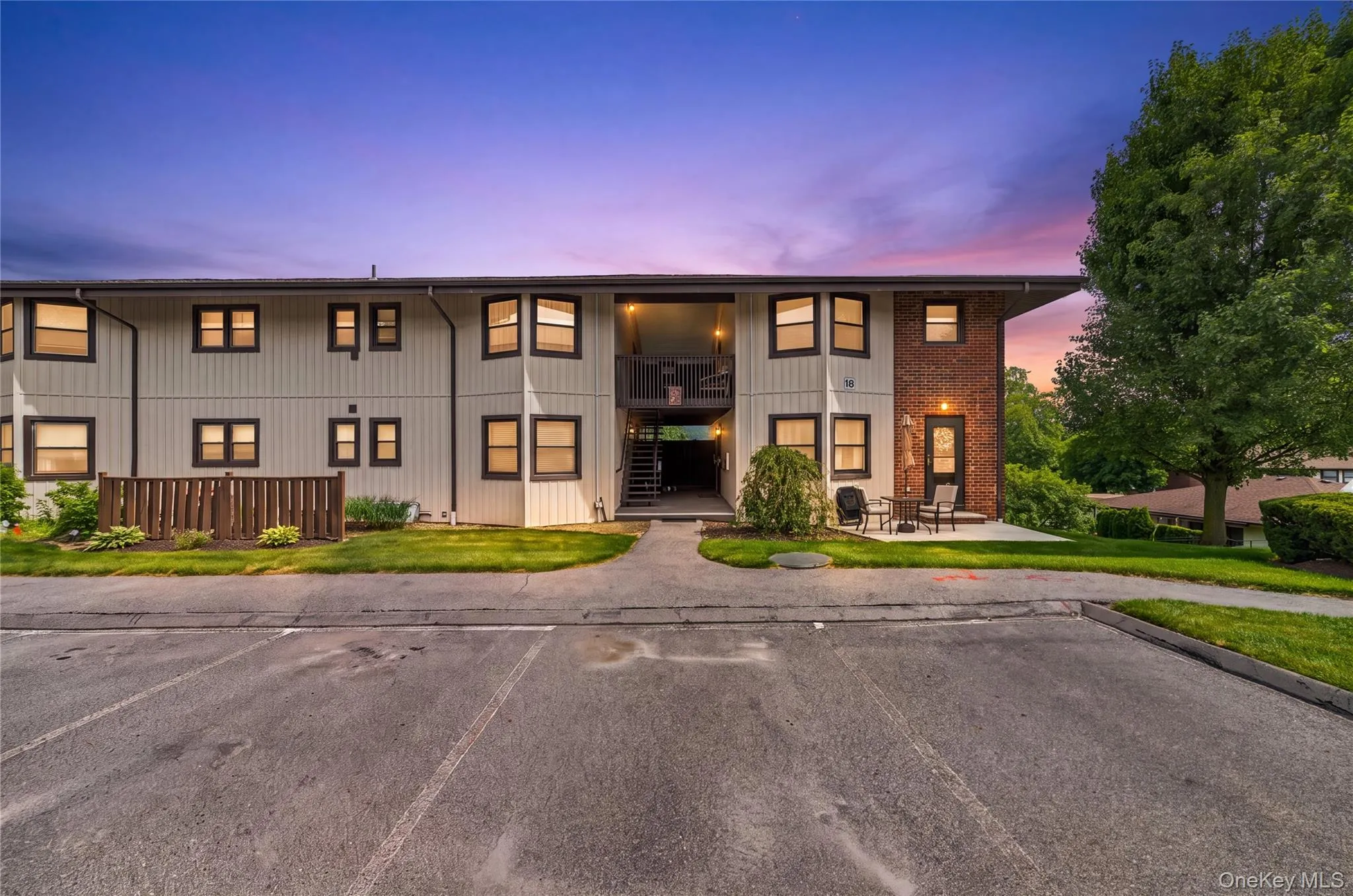 Building with ample parking space assigned and unassigned. Building with ample parking space assigned and unassigned.
