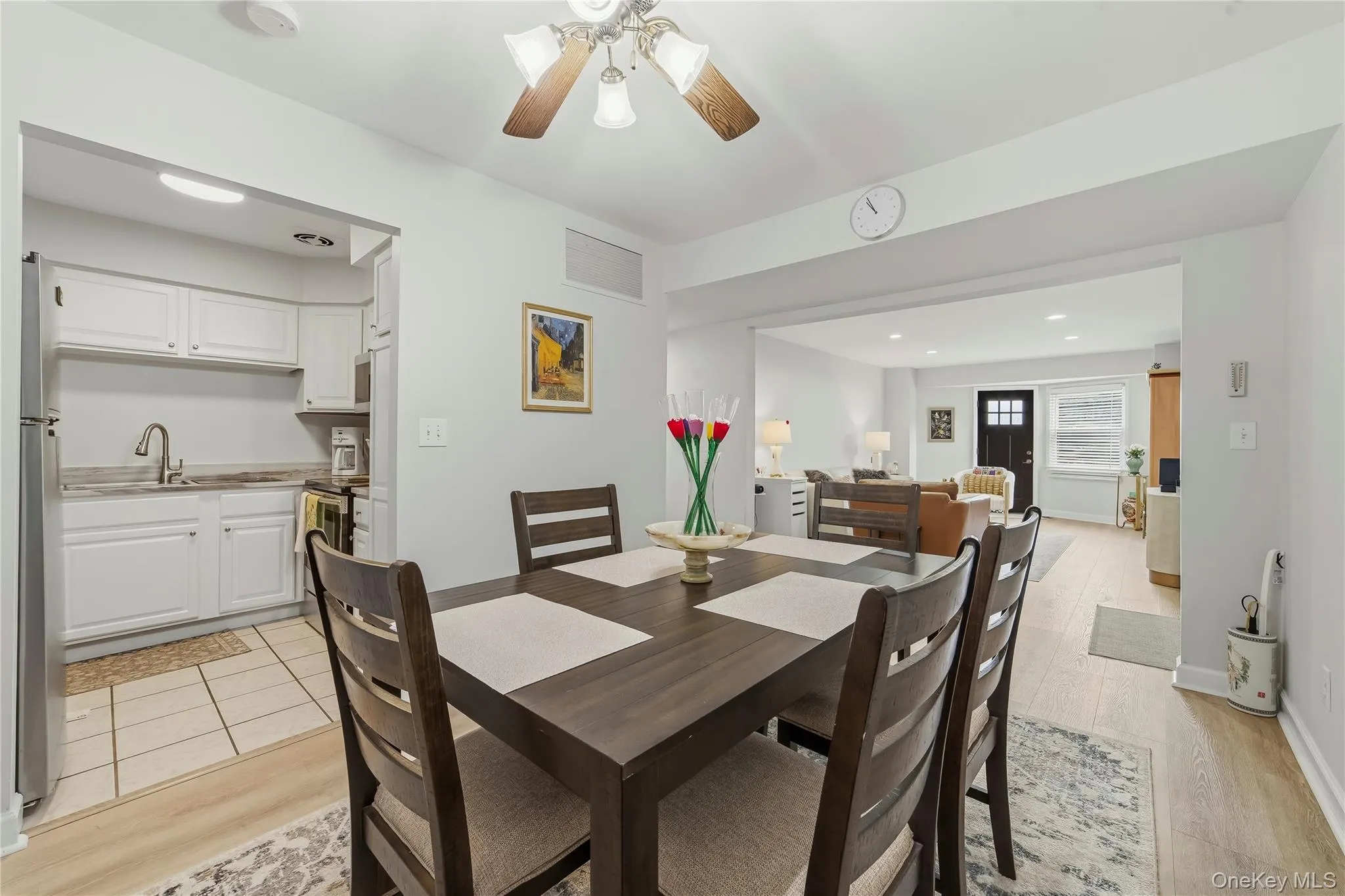 Overhead fan and lighting in the dining room. Overhead fan and lighting in the dining room.