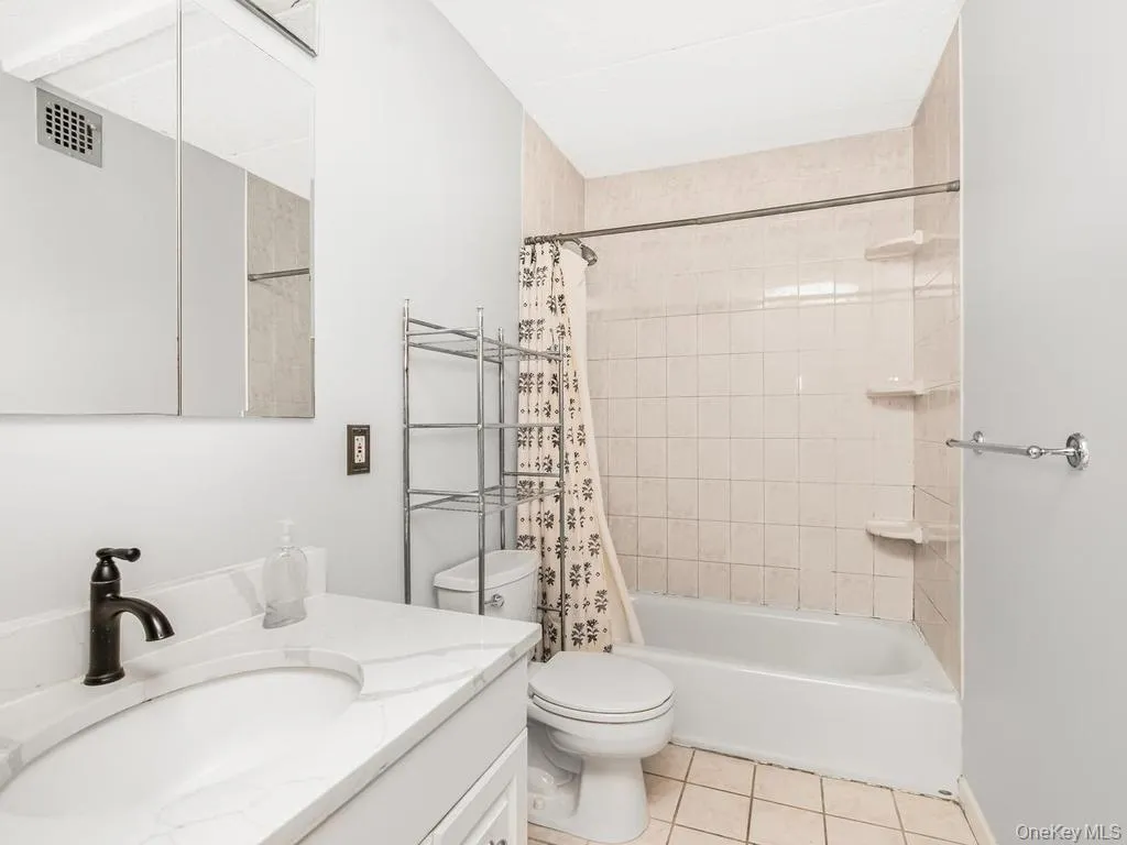1085 Warburton Avenue, Yonkers, NY, 2 Bedrooms Bedrooms, 4 Rooms Rooms,1 BathroomBathrooms,Residential Lease,For Rent,Warburton,0,1025028 1085 Warburton Avenue, Yonkers, NY, 2 Bedrooms Bedrooms, 4 Rooms Rooms,1 BathroomBathrooms,Residential Lease,For Rent,Warburton,0,1025028