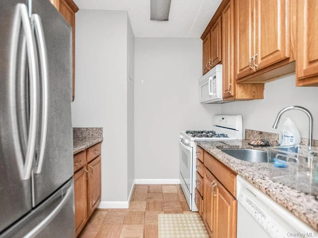 1085 Warburton Avenue, Yonkers, NY, 2 Bedrooms Bedrooms, 4 Rooms Rooms,1 BathroomBathrooms,Residential Lease,For Rent,Warburton,0,1025028 1085 Warburton Avenue, Yonkers, NY, 2 Bedrooms Bedrooms, 4 Rooms Rooms,1 BathroomBathrooms,Residential Lease,For Rent,Warburton,0,1025028