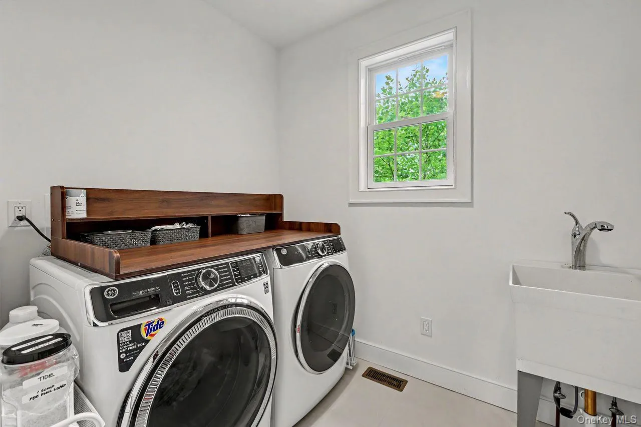 17 Stableview Lane, Southeast, NY, 4 Bedrooms Bedrooms, 9 Rooms Rooms,2 BathroomsBathrooms,Residential,For Rent,Stableview,0,1025029 17 Stableview Lane, Southeast, NY, 4 Bedrooms Bedrooms, 9 Rooms Rooms,2 BathroomsBathrooms,Residential,For Rent,Stableview,0,1025029