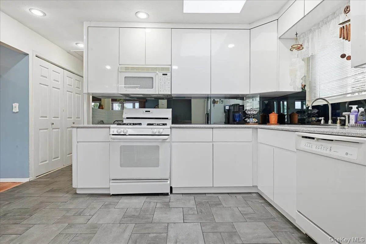 167 Lyon Street, Hempstead, NY, 4 Bedrooms Bedrooms, 10 Rooms Rooms,3 BathroomsBathrooms,Residential,For Rent,Lyon,0,1025030 167 Lyon Street, Hempstead, NY, 4 Bedrooms Bedrooms, 10 Rooms Rooms,3 BathroomsBathrooms,Residential,For Rent,Lyon,0,1025030
