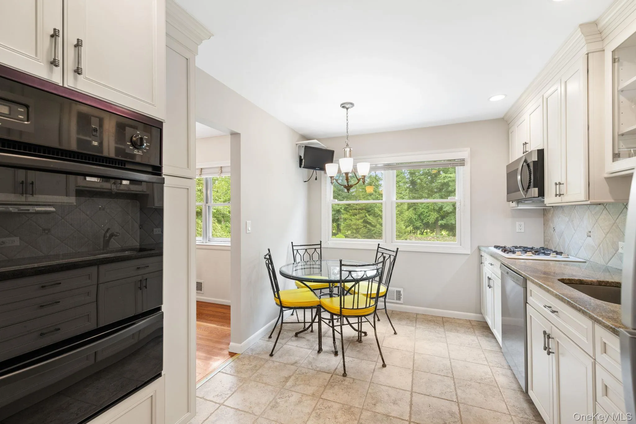 28 Stratford Place, Clarkstown, NY, 3 Bedrooms Bedrooms, 7 Rooms Rooms,1 BathroomBathrooms,Residential,For Rent,Stratford,0,1025036 28 Stratford Place, Clarkstown, NY, 3 Bedrooms Bedrooms, 7 Rooms Rooms,1 BathroomBathrooms,Residential,For Rent,Stratford,0,1025036
