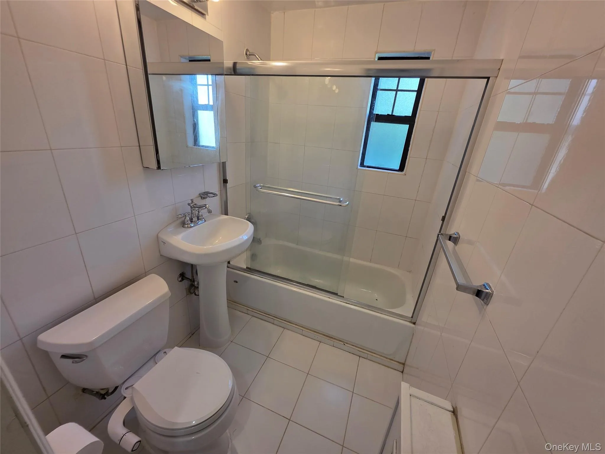 66-01 Park Drive East, New York, NY, 1 Bedroom Bedrooms, 4 Rooms Rooms,1 BathroomBathrooms,Residential Lease,For Rent,Park Drive East,0,1025040 66-01 Park Drive East, New York, NY, 1 Bedroom Bedrooms, 4 Rooms Rooms,1 BathroomBathrooms,Residential Lease,For Rent,Park Drive East,0,1025040
