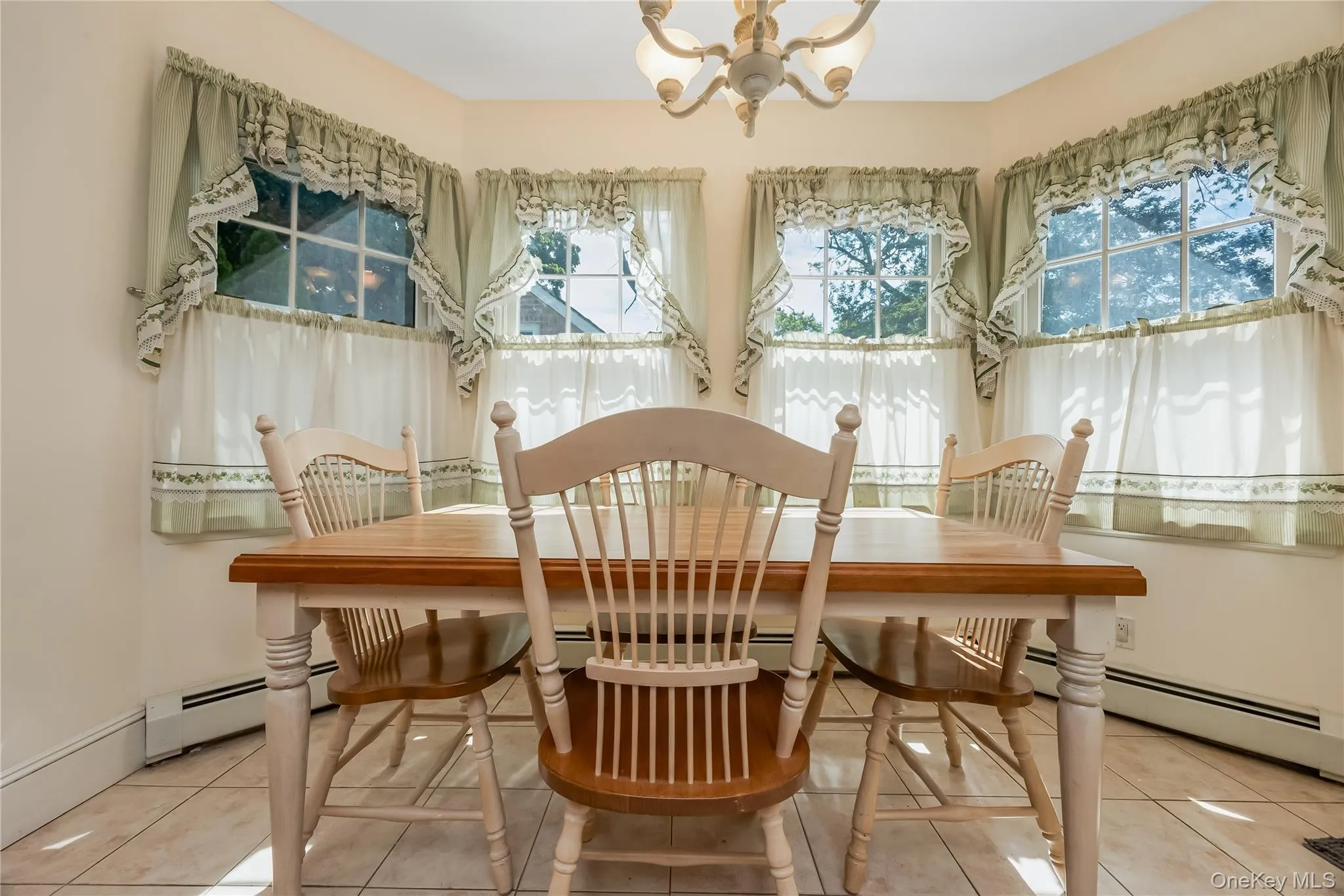 Kitchen eating area. Kitchen eating area.