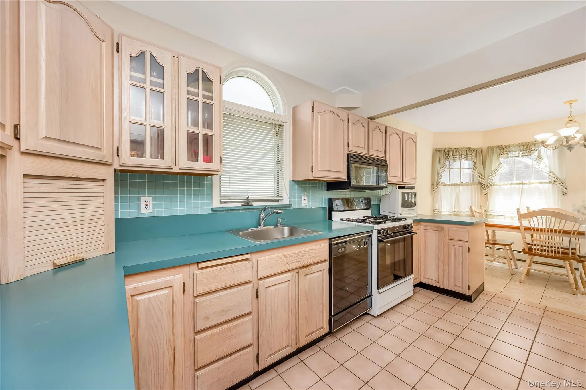 Numerous cabinets for great storage. Numerous cabinets for great storage.