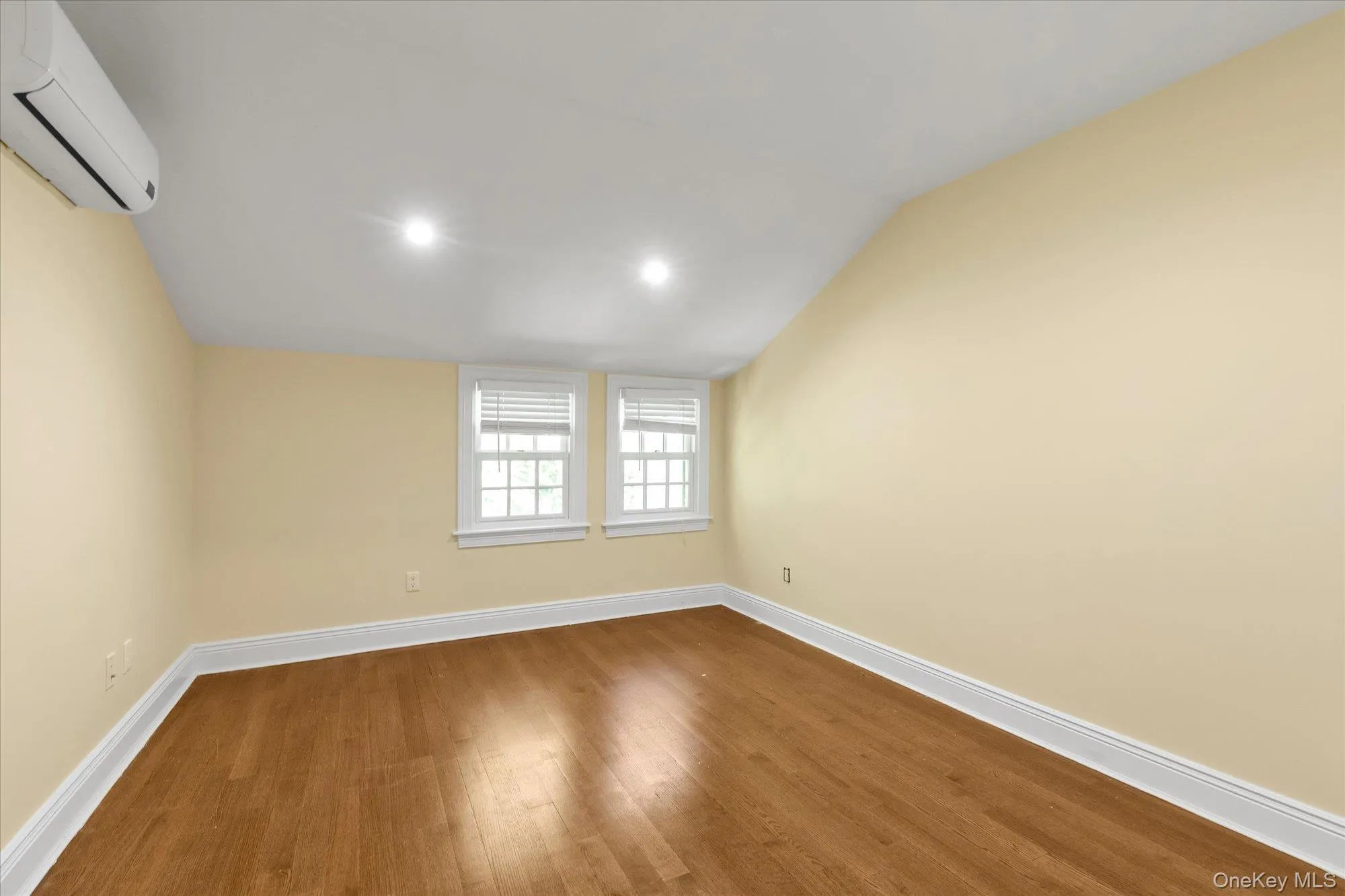 240-02 Poplar Street, New York, NY, 5 Bedrooms Bedrooms, 9 Rooms Rooms,3 BathroomsBathrooms,Residential,For Rent,Poplar,0,1025047 240-02 Poplar Street, New York, NY, 5 Bedrooms Bedrooms, 9 Rooms Rooms,3 BathroomsBathrooms,Residential,For Rent,Poplar,0,1025047