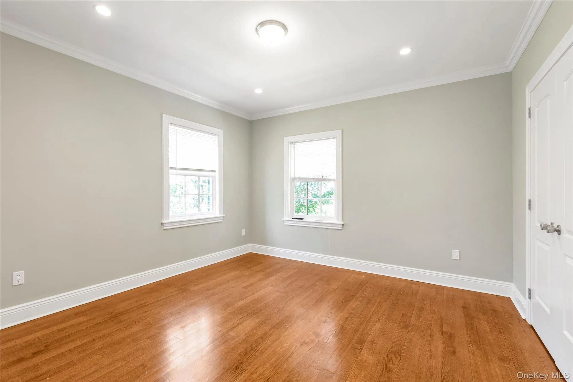 240-02 Poplar Street, New York, NY, 5 Bedrooms Bedrooms, 9 Rooms Rooms,3 BathroomsBathrooms,Residential,For Rent,Poplar,0,1025047 240-02 Poplar Street, New York, NY, 5 Bedrooms Bedrooms, 9 Rooms Rooms,3 BathroomsBathrooms,Residential,For Rent,Poplar,0,1025047