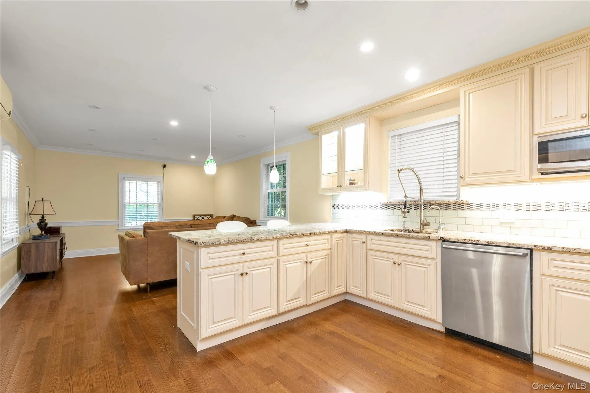 240-02 Poplar Street, New York, NY, 5 Bedrooms Bedrooms, 9 Rooms Rooms,3 BathroomsBathrooms,Residential,For Rent,Poplar,0,1025047 240-02 Poplar Street, New York, NY, 5 Bedrooms Bedrooms, 9 Rooms Rooms,3 BathroomsBathrooms,Residential,For Rent,Poplar,0,1025047