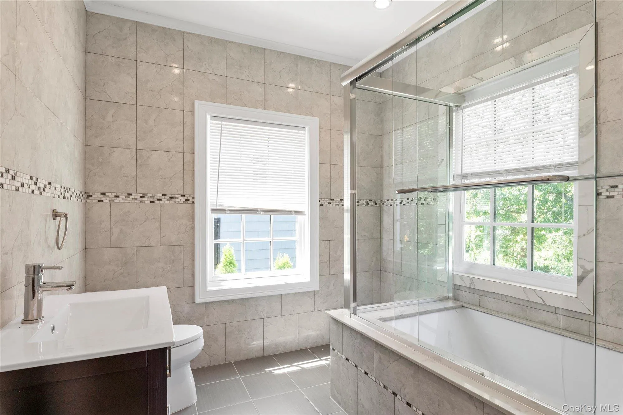 240-02 Poplar Street, New York, NY, 5 Bedrooms Bedrooms, 9 Rooms Rooms,3 BathroomsBathrooms,Residential,For Rent,Poplar,0,1025047 240-02 Poplar Street, New York, NY, 5 Bedrooms Bedrooms, 9 Rooms Rooms,3 BathroomsBathrooms,Residential,For Rent,Poplar,0,1025047