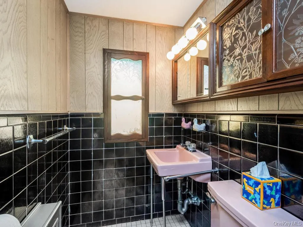 6003 Tyndall Avenue, New York, NY, 3 Bedrooms Bedrooms, 8 Rooms Rooms,1 BathroomBathrooms,Residential,For Rent,Tyndall,0,1025050 6003 Tyndall Avenue, New York, NY, 3 Bedrooms Bedrooms, 8 Rooms Rooms,1 BathroomBathrooms,Residential,For Rent,Tyndall,0,1025050