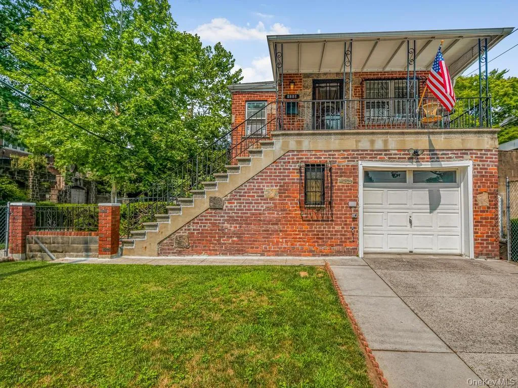6003 Tyndall Avenue, New York, NY, 3 Bedrooms Bedrooms, 8 Rooms Rooms,1 BathroomBathrooms,Residential,For Rent,Tyndall,0,1025050 6003 Tyndall Avenue, New York, NY, 3 Bedrooms Bedrooms, 8 Rooms Rooms,1 BathroomBathrooms,Residential,For Rent,Tyndall,0,1025050