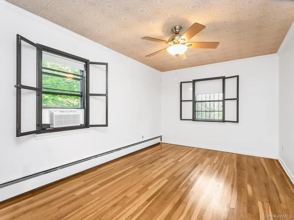 6003 Tyndall Avenue, New York, NY, 3 Bedrooms Bedrooms, 8 Rooms Rooms,1 BathroomBathrooms,Residential,For Rent,Tyndall,0,1025050 6003 Tyndall Avenue, New York, NY, 3 Bedrooms Bedrooms, 8 Rooms Rooms,1 BathroomBathrooms,Residential,For Rent,Tyndall,0,1025050