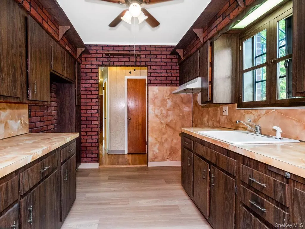 6003 Tyndall Avenue, New York, NY, 3 Bedrooms Bedrooms, 8 Rooms Rooms,1 BathroomBathrooms,Residential,For Rent,Tyndall,0,1025050 6003 Tyndall Avenue, New York, NY, 3 Bedrooms Bedrooms, 8 Rooms Rooms,1 BathroomBathrooms,Residential,For Rent,Tyndall,0,1025050