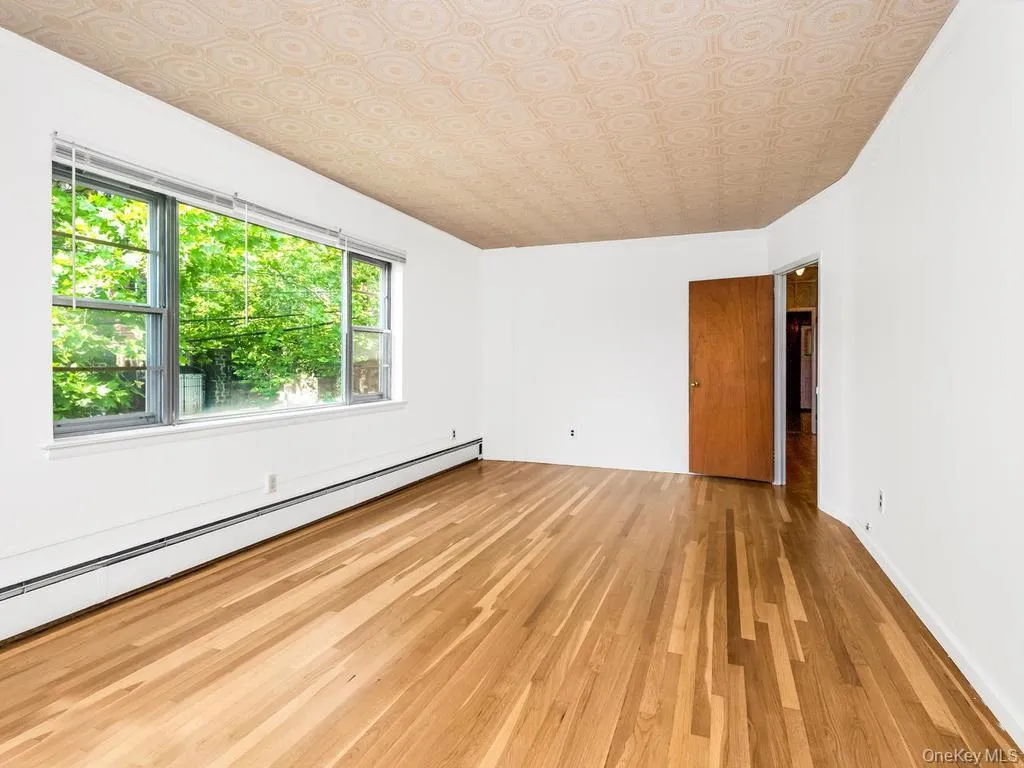 6003 Tyndall Avenue, New York, NY, 3 Bedrooms Bedrooms, 8 Rooms Rooms,1 BathroomBathrooms,Residential,For Rent,Tyndall,0,1025050 6003 Tyndall Avenue, New York, NY, 3 Bedrooms Bedrooms, 8 Rooms Rooms,1 BathroomBathrooms,Residential,For Rent,Tyndall,0,1025050