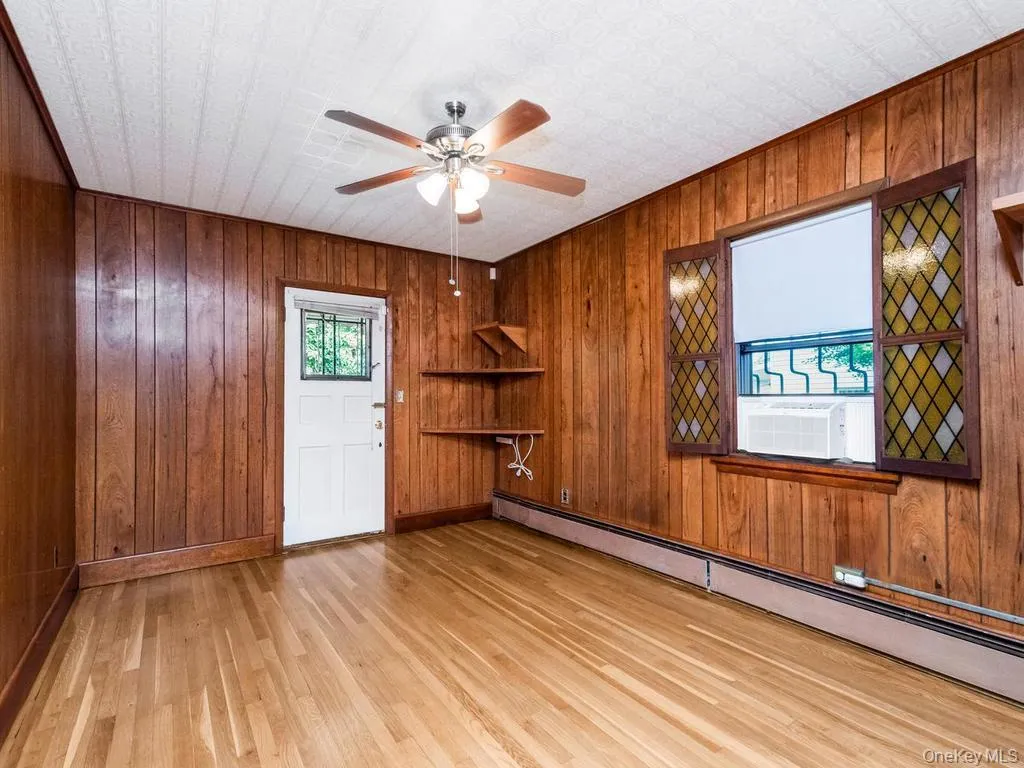 6003 Tyndall Avenue, New York, NY, 3 Bedrooms Bedrooms, 8 Rooms Rooms,1 BathroomBathrooms,Residential,For Rent,Tyndall,0,1025050 6003 Tyndall Avenue, New York, NY, 3 Bedrooms Bedrooms, 8 Rooms Rooms,1 BathroomBathrooms,Residential,For Rent,Tyndall,0,1025050