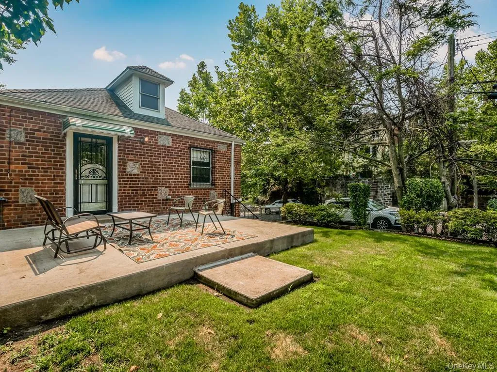 6003 Tyndall Avenue, New York, NY, 3 Bedrooms Bedrooms, 8 Rooms Rooms,1 BathroomBathrooms,Residential,For Rent,Tyndall,0,1025050 6003 Tyndall Avenue, New York, NY, 3 Bedrooms Bedrooms, 8 Rooms Rooms,1 BathroomBathrooms,Residential,For Rent,Tyndall,0,1025050