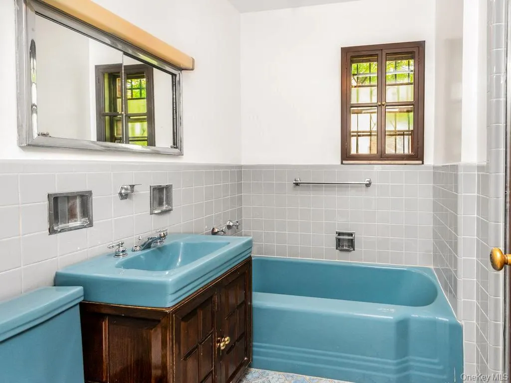 6003 Tyndall Avenue, New York, NY, 3 Bedrooms Bedrooms, 8 Rooms Rooms,1 BathroomBathrooms,Residential,For Rent,Tyndall,0,1025050 6003 Tyndall Avenue, New York, NY, 3 Bedrooms Bedrooms, 8 Rooms Rooms,1 BathroomBathrooms,Residential,For Rent,Tyndall,0,1025050