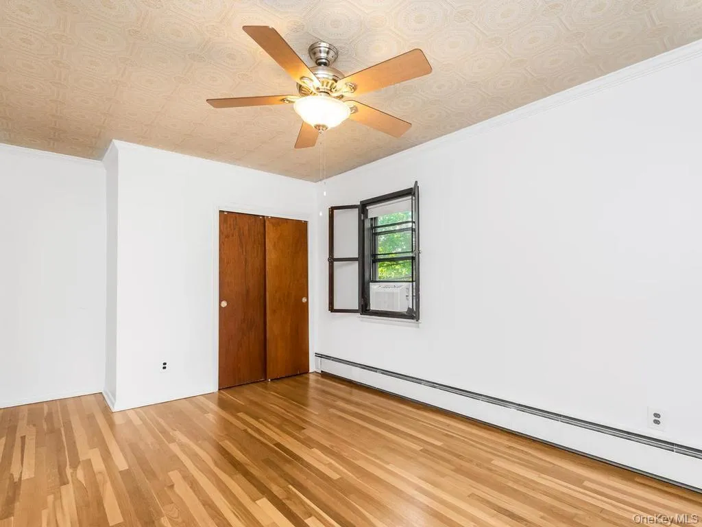 6003 Tyndall Avenue, New York, NY, 3 Bedrooms Bedrooms, 8 Rooms Rooms,1 BathroomBathrooms,Residential,For Rent,Tyndall,0,1025050 6003 Tyndall Avenue, New York, NY, 3 Bedrooms Bedrooms, 8 Rooms Rooms,1 BathroomBathrooms,Residential,For Rent,Tyndall,0,1025050