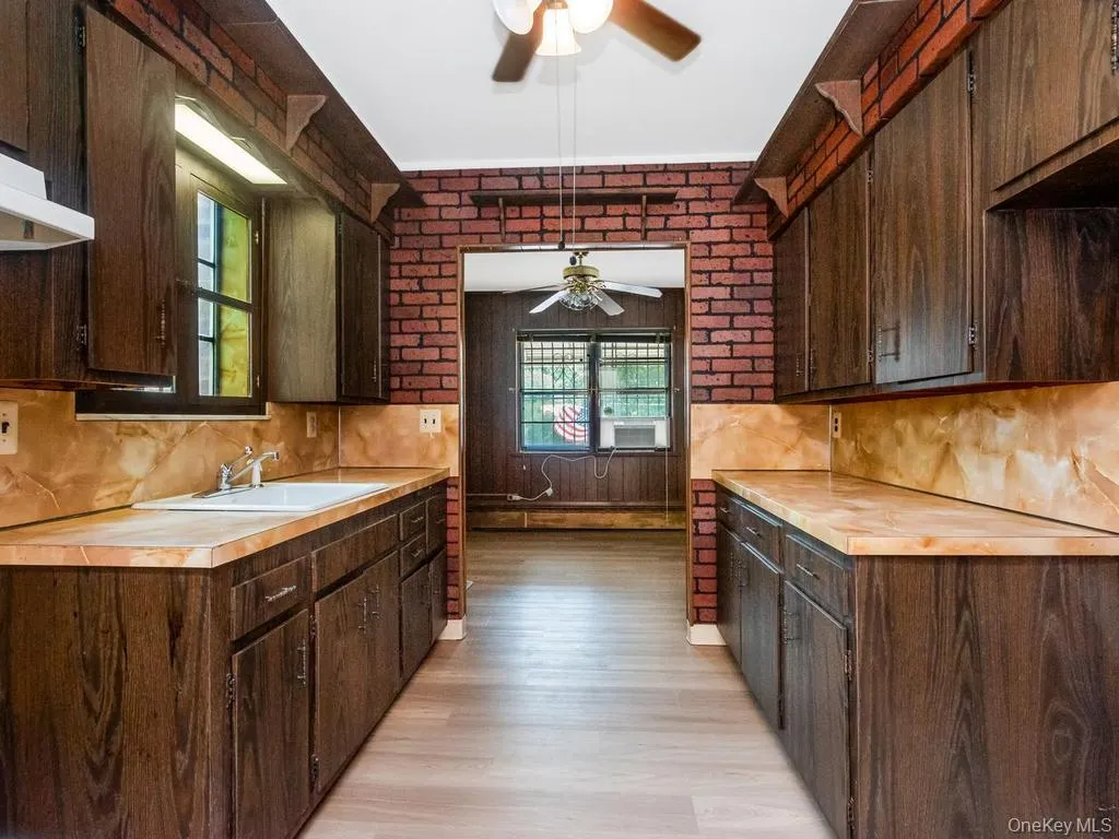 6003 Tyndall Avenue, New York, NY, 3 Bedrooms Bedrooms, 8 Rooms Rooms,1 BathroomBathrooms,Residential,For Rent,Tyndall,0,1025050 6003 Tyndall Avenue, New York, NY, 3 Bedrooms Bedrooms, 8 Rooms Rooms,1 BathroomBathrooms,Residential,For Rent,Tyndall,0,1025050
