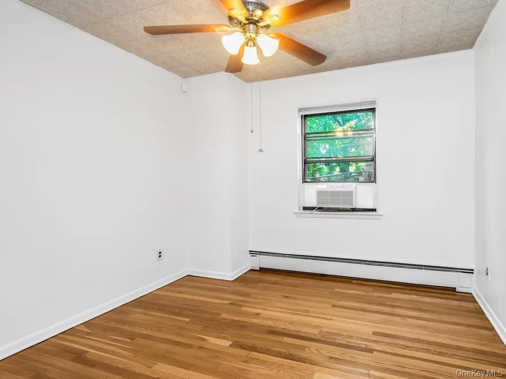 6003 Tyndall Avenue, New York, NY, 3 Bedrooms Bedrooms, 8 Rooms Rooms,1 BathroomBathrooms,Residential,For Rent,Tyndall,0,1025050 6003 Tyndall Avenue, New York, NY, 3 Bedrooms Bedrooms, 8 Rooms Rooms,1 BathroomBathrooms,Residential,For Rent,Tyndall,0,1025050