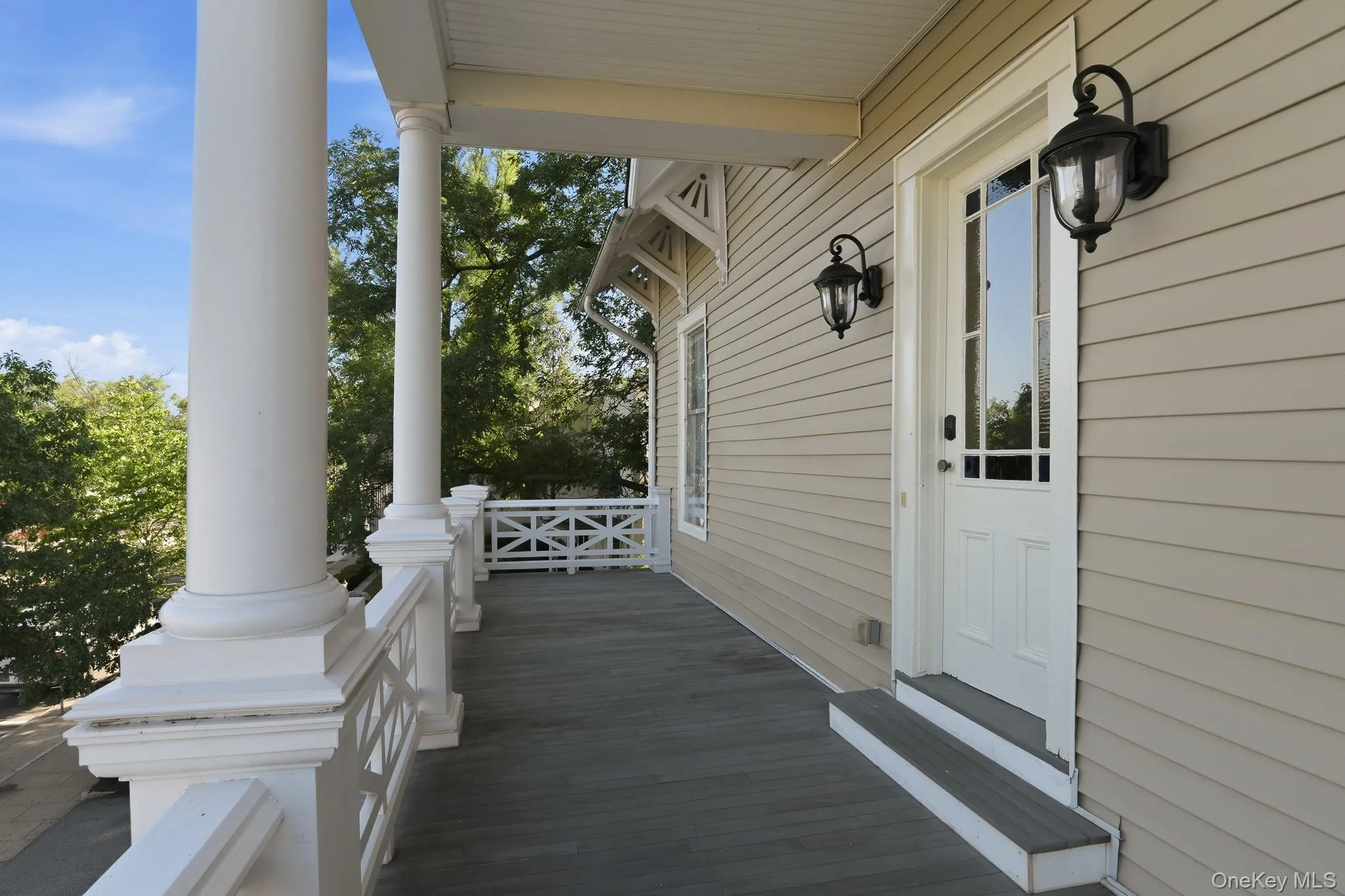 Your own private entrance on the third floor. Your own private entrance on the third floor.
