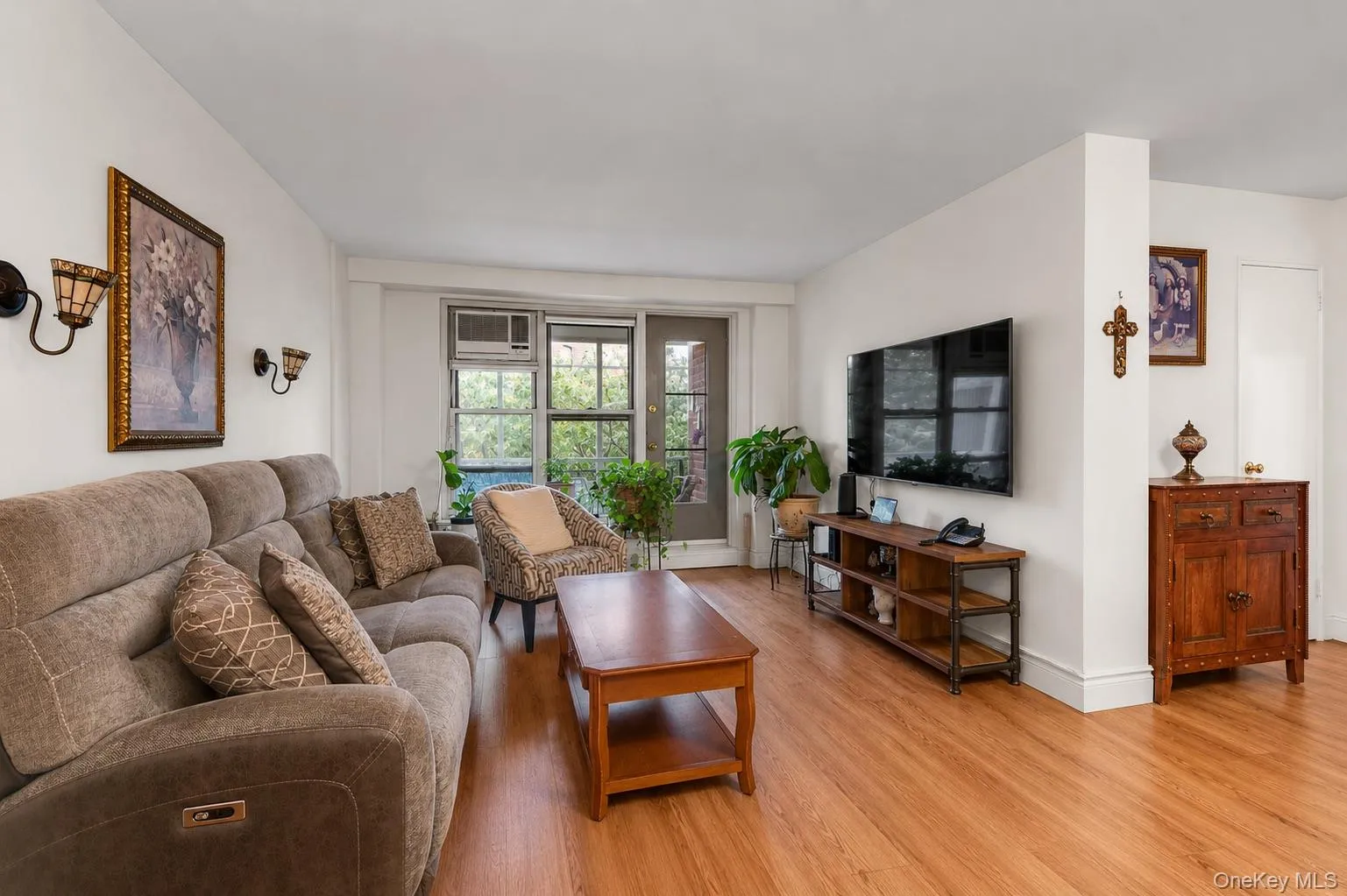 35-31 85th Street, New York, NY, 3 Bedrooms Bedrooms, 6 Rooms Rooms,1 BathroomBathrooms,Residential,For Rent,85th,0,1025063 35-31 85th Street, New York, NY, 3 Bedrooms Bedrooms, 6 Rooms Rooms,1 BathroomBathrooms,Residential,For Rent,85th,0,1025063