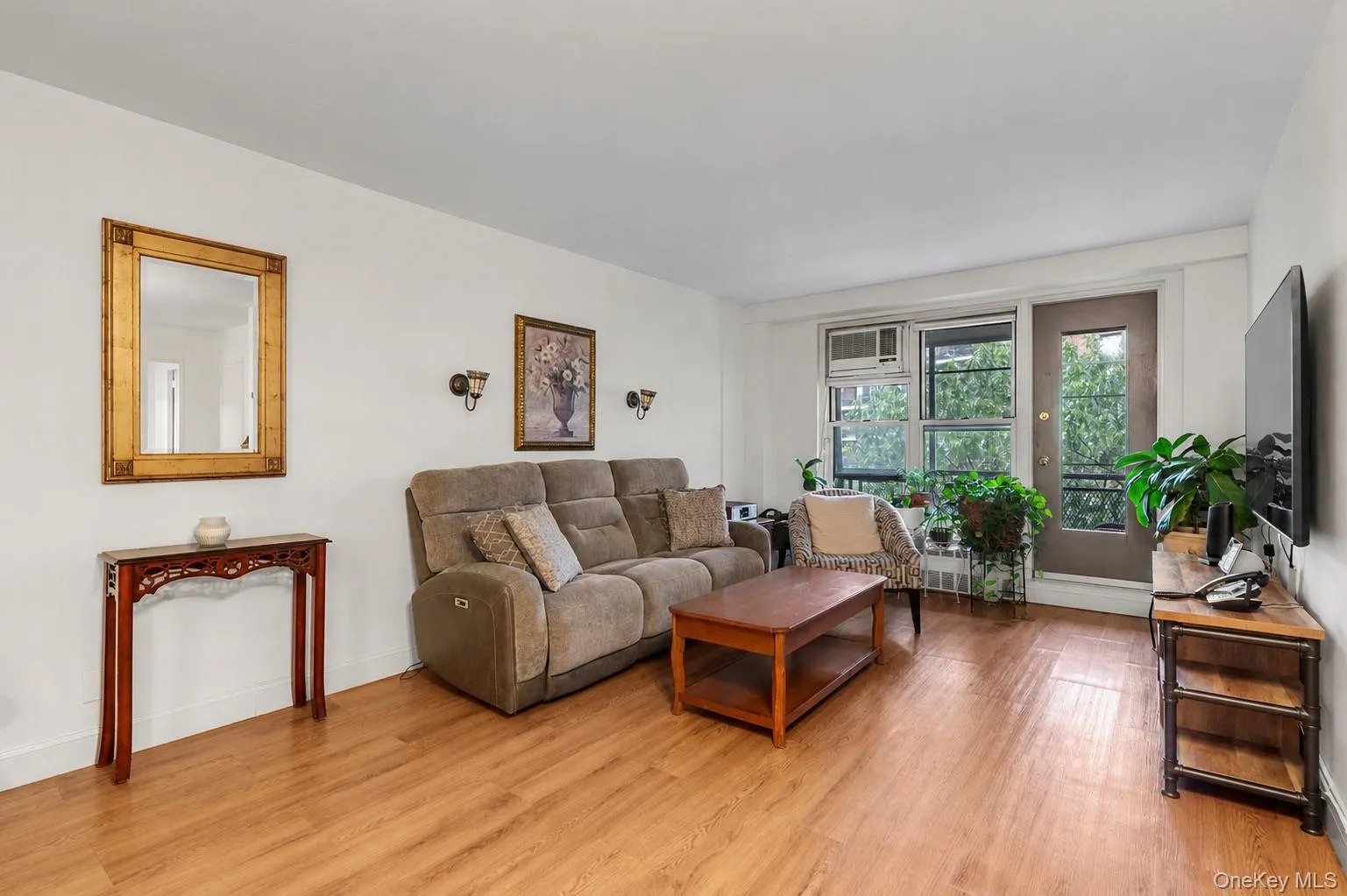 35-31 85th Street, New York, NY, 3 Bedrooms Bedrooms, 6 Rooms Rooms,1 BathroomBathrooms,Residential,For Rent,85th,0,1025063 35-31 85th Street, New York, NY, 3 Bedrooms Bedrooms, 6 Rooms Rooms,1 BathroomBathrooms,Residential,For Rent,85th,0,1025063