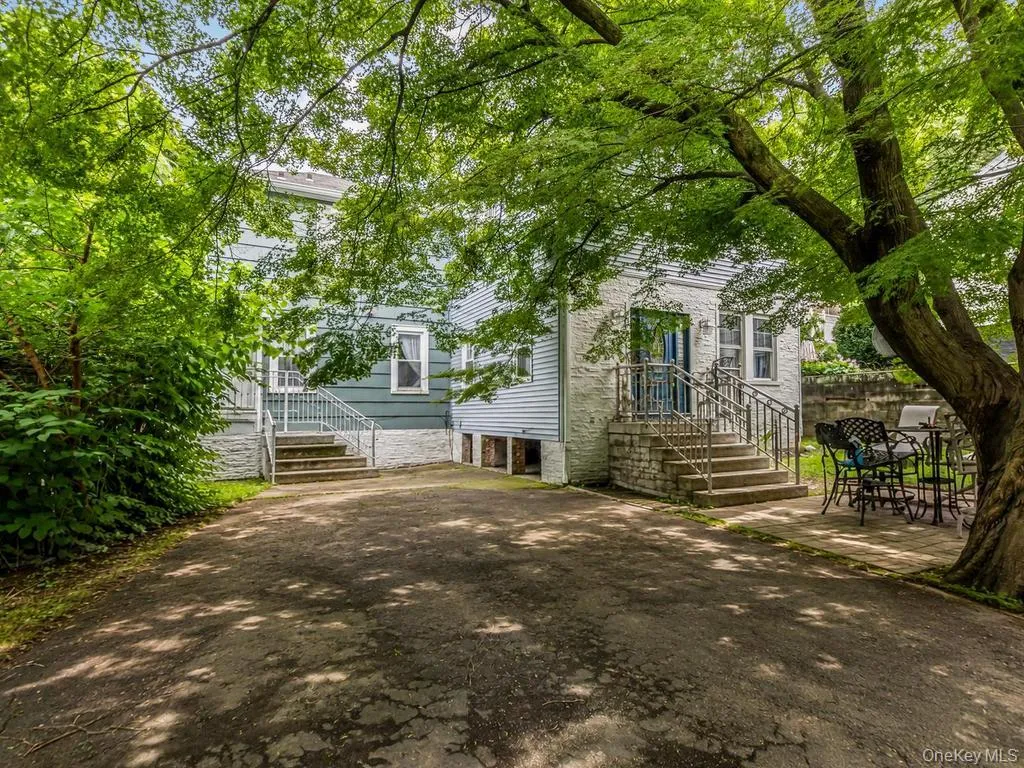 642 Park Avenue, Yonkers, NY, 3 Bedrooms Bedrooms, 6 Rooms Rooms,1 BathroomBathrooms,Residential,For Rent,Park,0,1025064 642 Park Avenue, Yonkers, NY, 3 Bedrooms Bedrooms, 6 Rooms Rooms,1 BathroomBathrooms,Residential,For Rent,Park,0,1025064