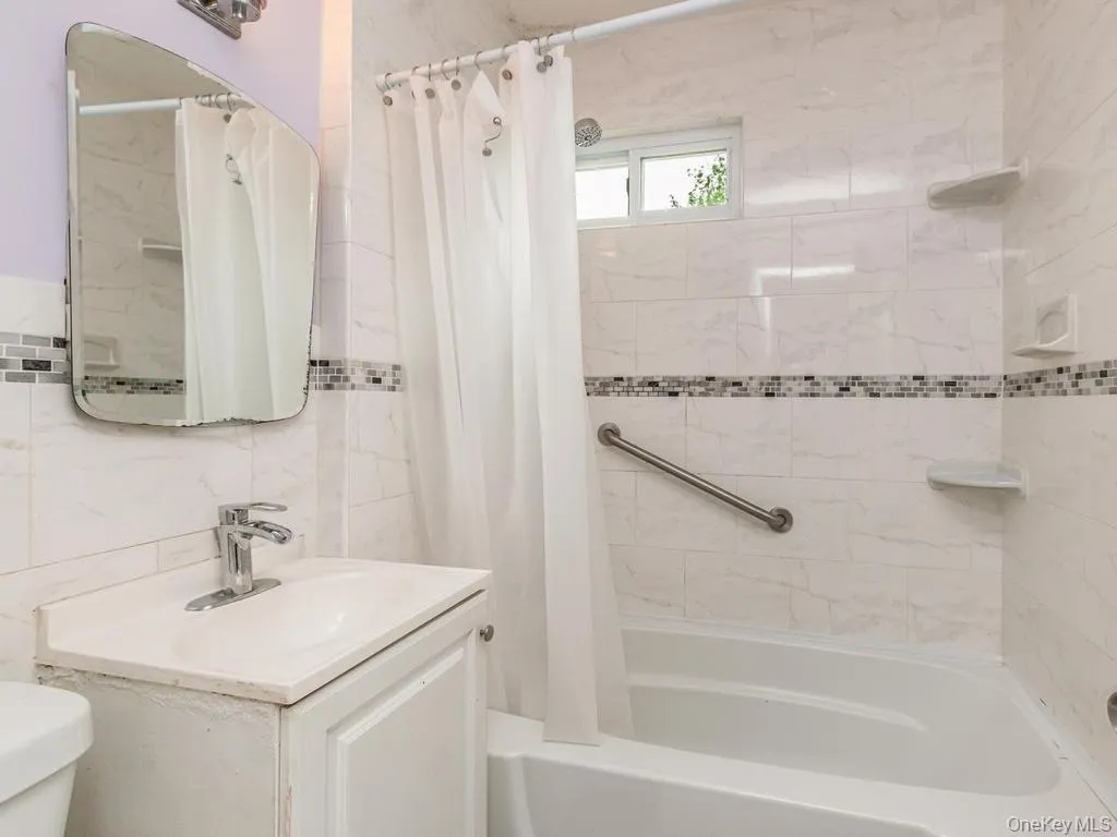 642 Park Avenue, Yonkers, NY, 3 Bedrooms Bedrooms, 6 Rooms Rooms,1 BathroomBathrooms,Residential,For Rent,Park,0,1025064 642 Park Avenue, Yonkers, NY, 3 Bedrooms Bedrooms, 6 Rooms Rooms,1 BathroomBathrooms,Residential,For Rent,Park,0,1025064