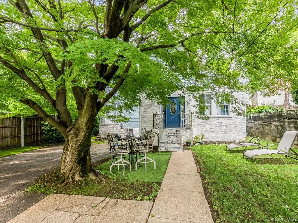 642 Park Avenue, Yonkers, NY, 3 Bedrooms Bedrooms, 6 Rooms Rooms,1 BathroomBathrooms,Residential,For Rent,Park,0,1025064 642 Park Avenue, Yonkers, NY, 3 Bedrooms Bedrooms, 6 Rooms Rooms,1 BathroomBathrooms,Residential,For Rent,Park,0,1025064
