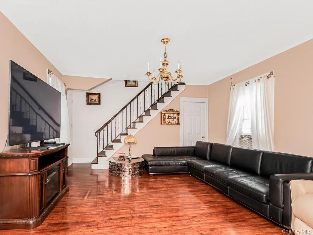642 Park Avenue, Yonkers, NY, 3 Bedrooms Bedrooms, 6 Rooms Rooms,1 BathroomBathrooms,Residential,For Rent,Park,0,1025064 642 Park Avenue, Yonkers, NY, 3 Bedrooms Bedrooms, 6 Rooms Rooms,1 BathroomBathrooms,Residential,For Rent,Park,0,1025064