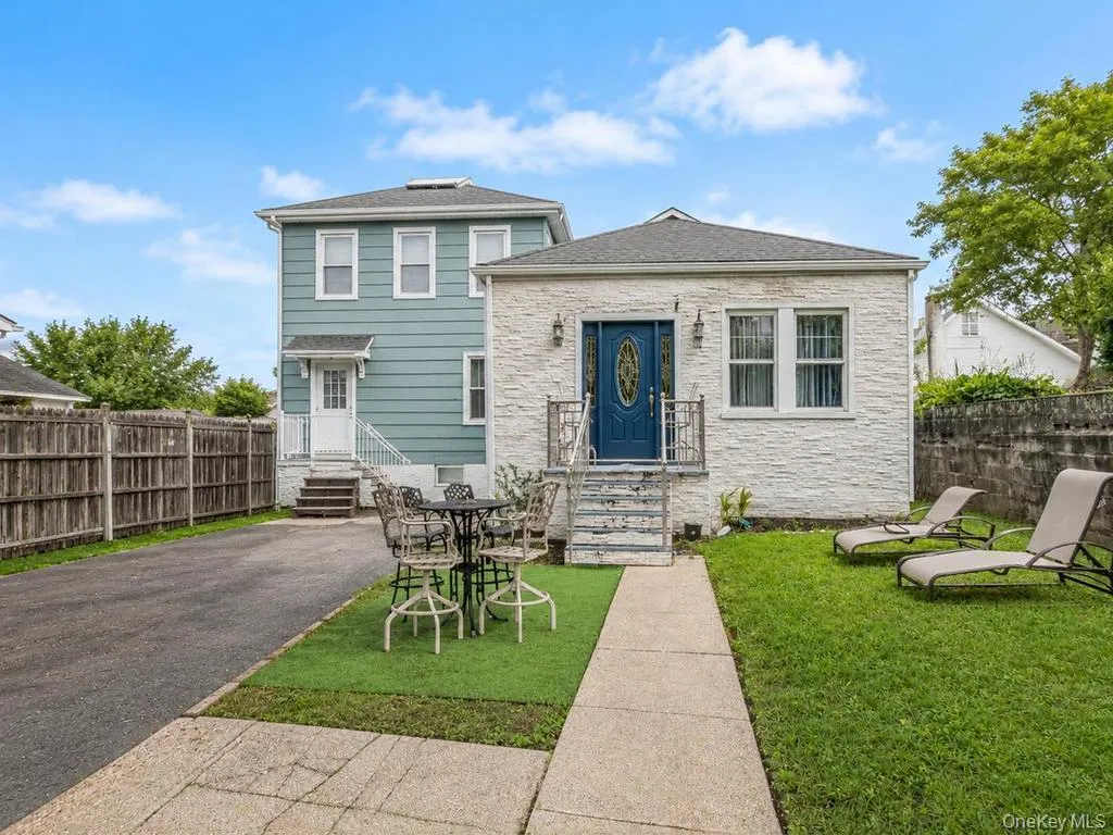 642 Park Avenue, Yonkers, NY, 3 Bedrooms Bedrooms, 6 Rooms Rooms,1 BathroomBathrooms,Residential,For Rent,Park,0,1025064 642 Park Avenue, Yonkers, NY, 3 Bedrooms Bedrooms, 6 Rooms Rooms,1 BathroomBathrooms,Residential,For Rent,Park,0,1025064