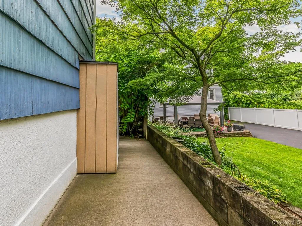 642 Park Avenue, Yonkers, NY, 3 Bedrooms Bedrooms, 6 Rooms Rooms,1 BathroomBathrooms,Residential,For Rent,Park,0,1025064 642 Park Avenue, Yonkers, NY, 3 Bedrooms Bedrooms, 6 Rooms Rooms,1 BathroomBathrooms,Residential,For Rent,Park,0,1025064