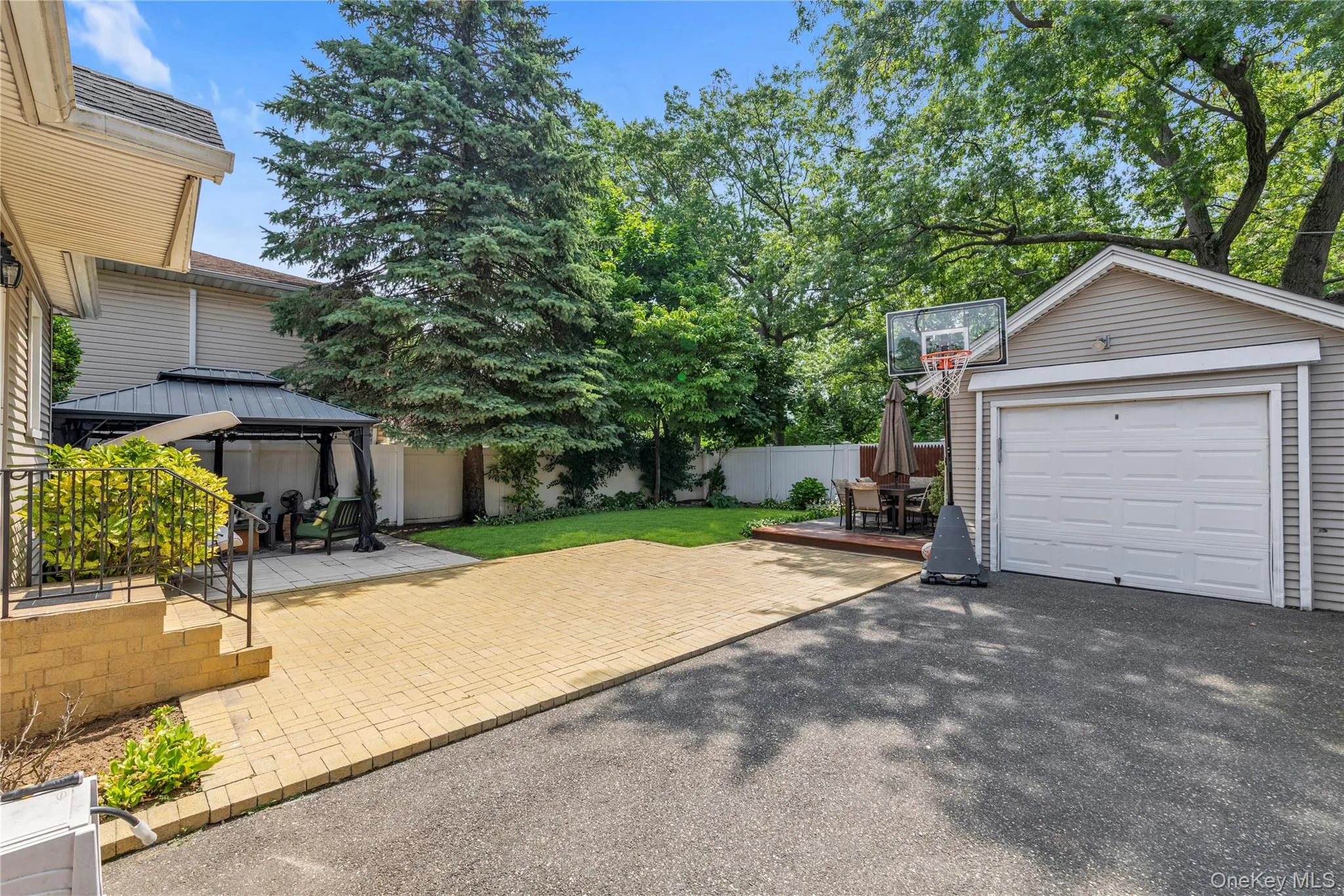 144 Buckingham Place, Hempstead, NY, 3 Bedrooms Bedrooms, 7 Rooms Rooms,2 BathroomsBathrooms,Residential,For Rent,Buckingham,0,1025070 144 Buckingham Place, Hempstead, NY, 3 Bedrooms Bedrooms, 7 Rooms Rooms,2 BathroomsBathrooms,Residential,For Rent,Buckingham,0,1025070