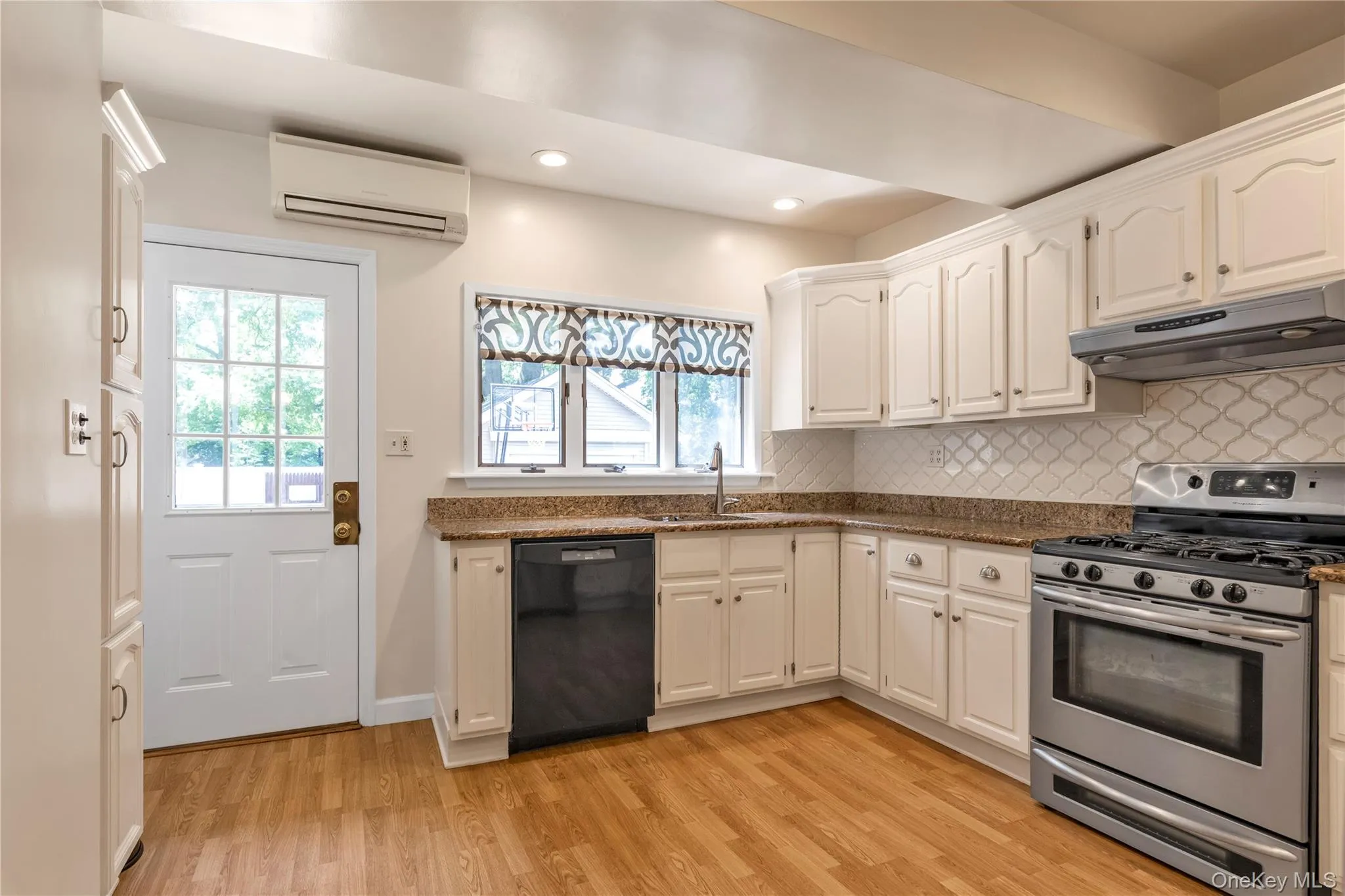144 Buckingham Place, Hempstead, NY, 3 Bedrooms Bedrooms, 7 Rooms Rooms,2 BathroomsBathrooms,Residential,For Rent,Buckingham,0,1025070 144 Buckingham Place, Hempstead, NY, 3 Bedrooms Bedrooms, 7 Rooms Rooms,2 BathroomsBathrooms,Residential,For Rent,Buckingham,0,1025070